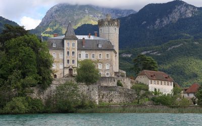 Comment préparer à voyager un week end annecy ?